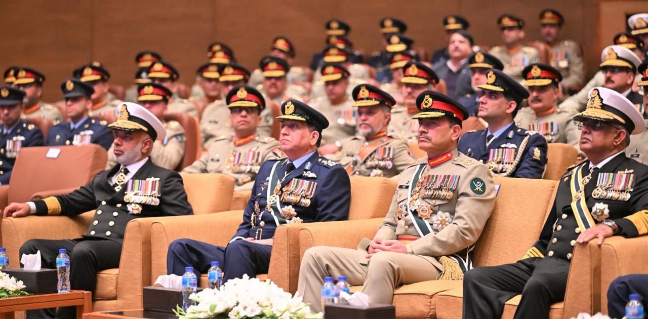 Brave TRI-ARMED FORCES Of Sacred PAKISTAN Pays TRI-SERVICES Guard Of Honor To Sacred PAKISTAN First Ever CHIEF OF DEFENSE FORCES (CDF) PAK ARMY CHIEF (COAS) Hafiz Syed Asim Munir