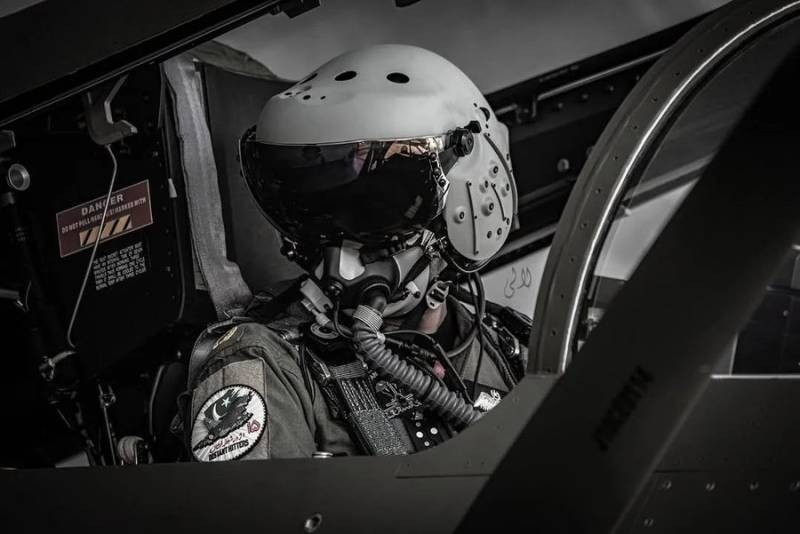 PAKISTAN Iron Brother CHINA Successfully Equips PAF J-10CP Pilots With Highly Advanced Augmented Reality (AR) Helmets (2)
